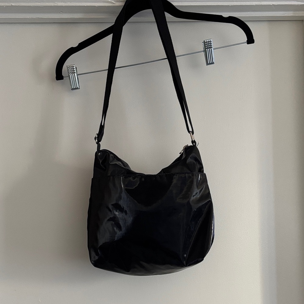❤️ Lesportsac Black Shine Bag Crossbody Shoulder Pockets 11.5x9x4